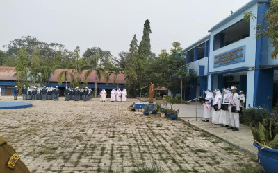 Upacara Bendera Senin Pagi di SMKN 8 Samarinda, Tanamkan Nasionalisme dan Cegah Bullying