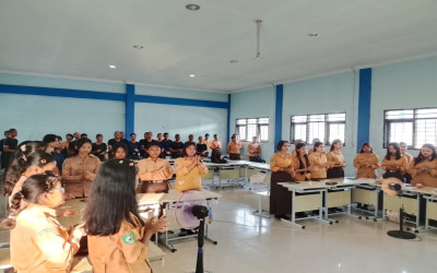 Ibadah Perdana Persekutuan Kristen & Katolik SMKN 8 Samarinda Awali Tahun Ajaran dengan Semangat Menjadi Garam dan Terang Dunia